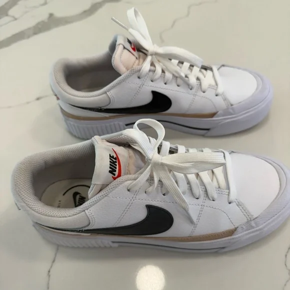Nike women’s White and Black Sneakers - Picture 2 of 7
